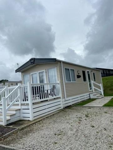 Our Goldfinch 1- Sleeps 2 Persons- Private Hot Tub-Pet Friendly-Tranquil Holiday Away From It All Yet Not Far From St Austell- The Holiday Home Has One Bedroom, Living And Dining Area, Equipped Kitchen-Decking-Outdoor Furniture-Fishing Lakes And More Grampound Exteriör bild